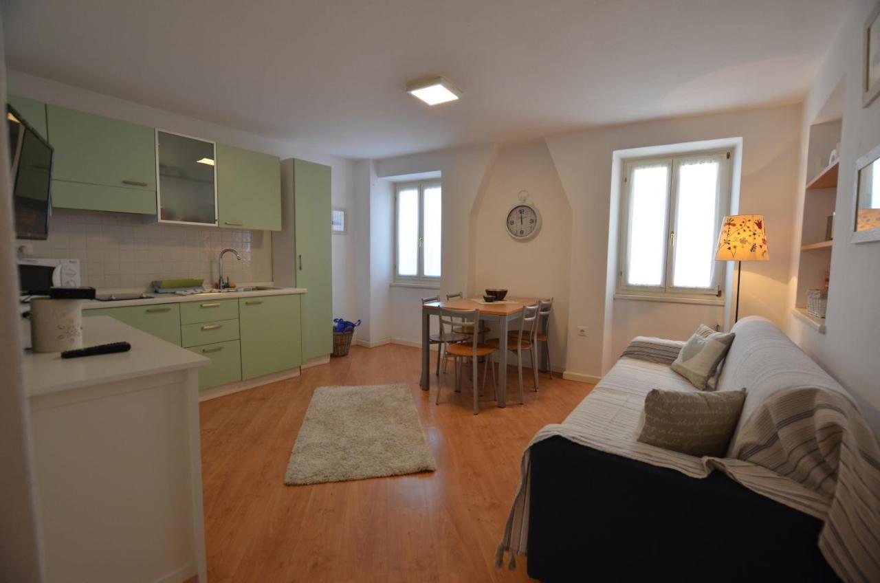Stella 2 Sea View Apartment Ровин Екстериор снимка