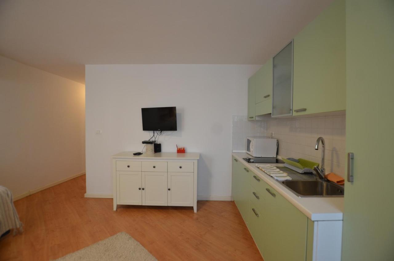 Stella 2 Sea View Apartment Ровин Екстериор снимка