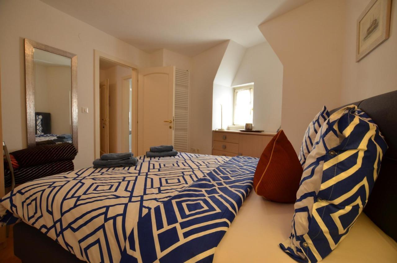 Stella 2 Sea View Apartment Ровин Екстериор снимка