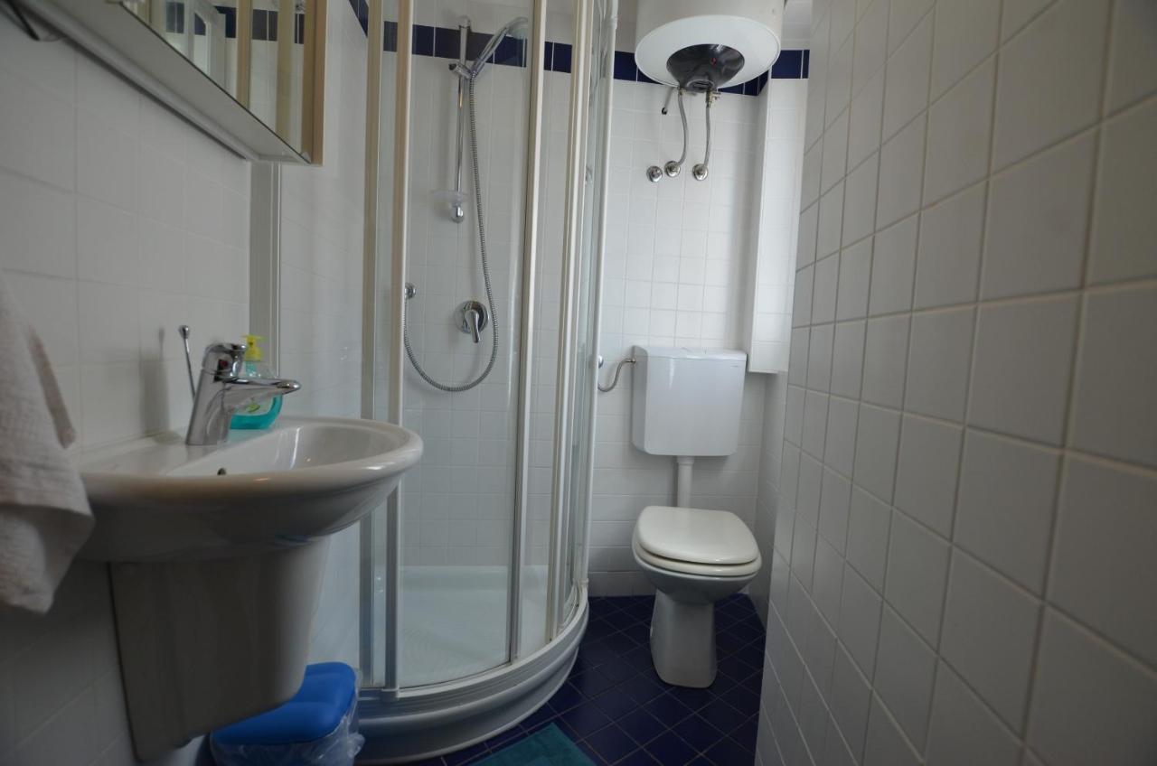 Stella 2 Sea View Apartment Ровин Екстериор снимка